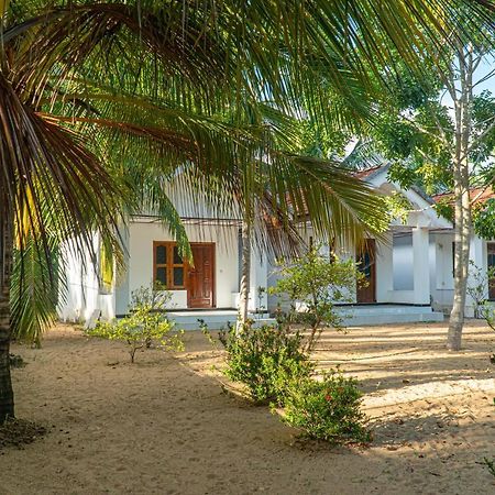 Surf & Yoga Arugam Bay Hotel Bagian luar foto