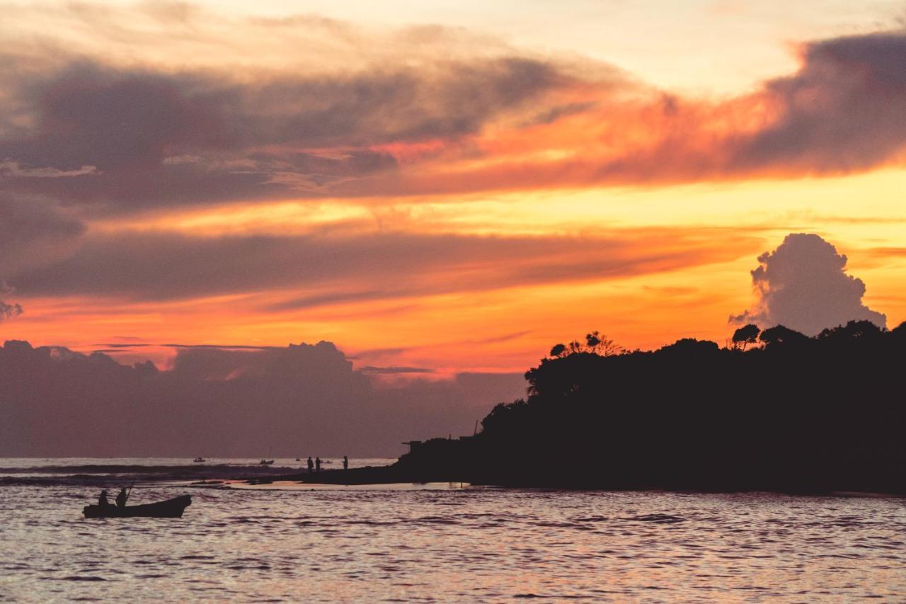 Surf & Yoga Arugam Bay Hotel Bagian luar foto